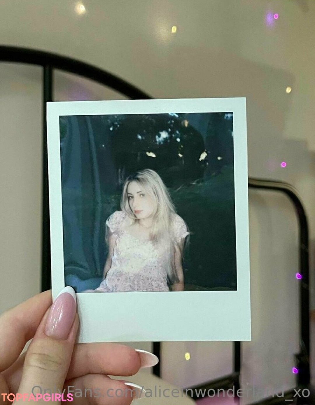 aliceinwonderland xo sexy actress pic