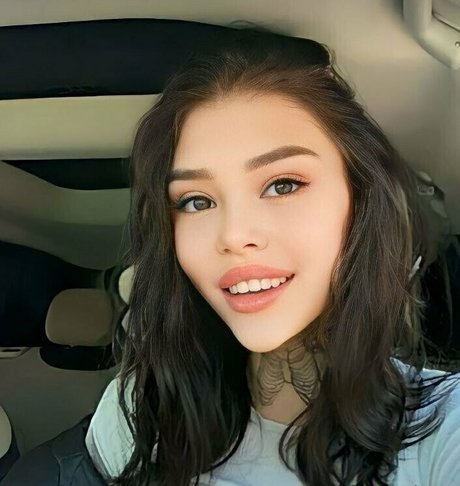 blondiesasha model naked images