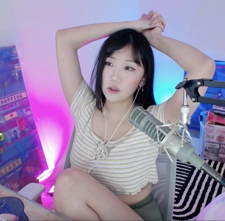 AriaSaki hot model img