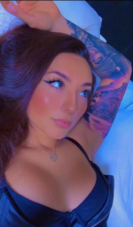 Theegoldenrose adult model images