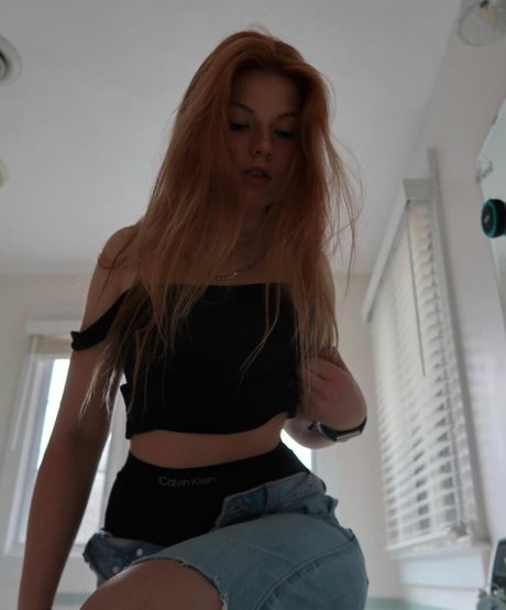 Elsuzannee model art pics