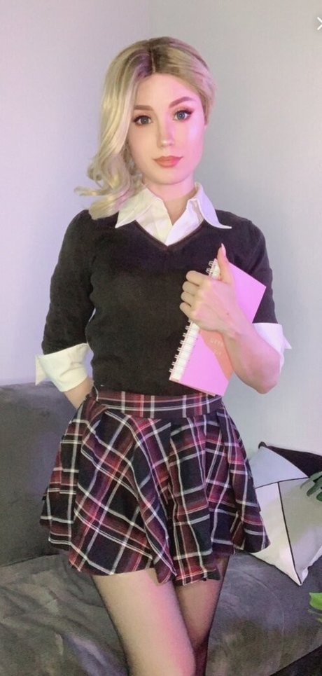 Lunaritie naked model pics