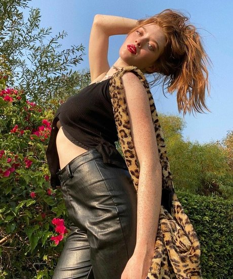 Larsen Thompson xxx actress gallery