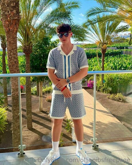 Ollienibsfreepage naked model pic