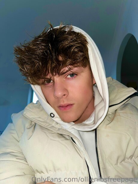Ollienibsfreepage adult model pic