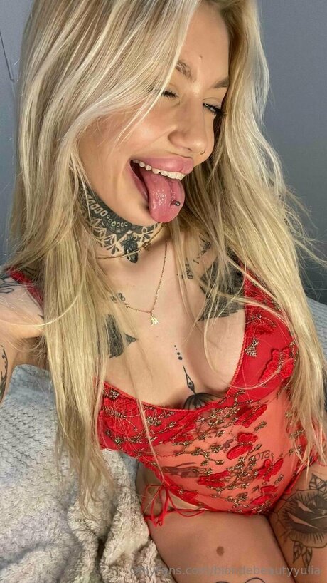 Nikolnatu naked pornstar img