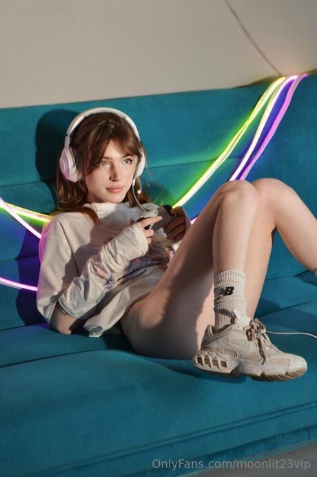 Moonlit23vip xxx actress photo