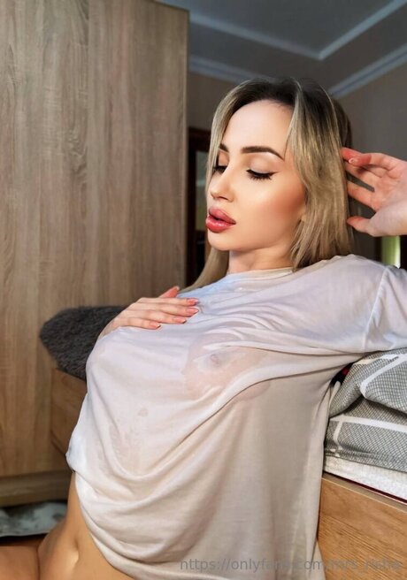 Mrs Risha pretty actress pic