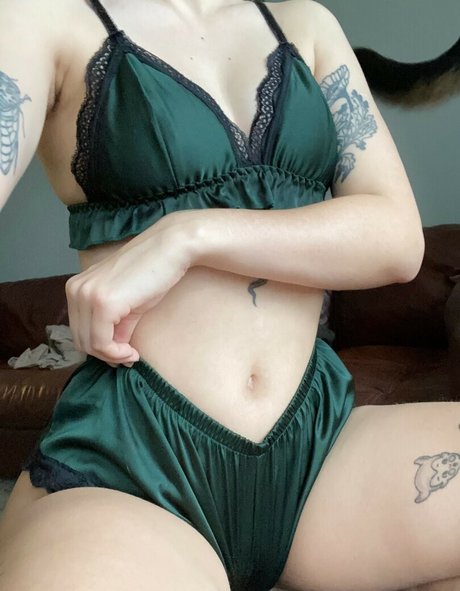 Pleasequietdown free model pics