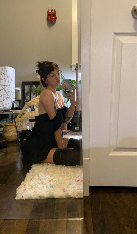 Pleasequietdown nude model archive