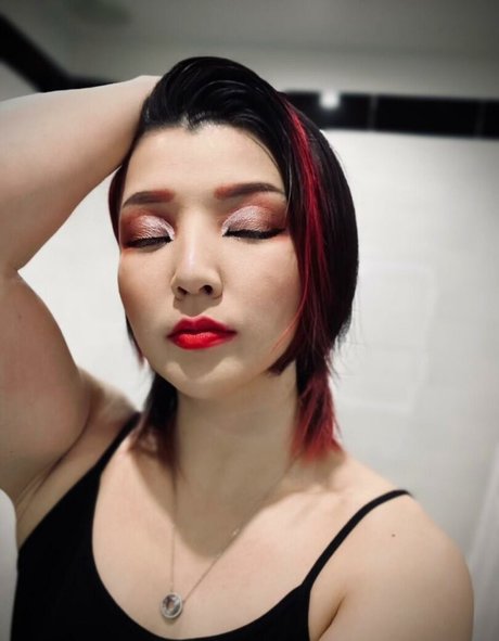 Hikaru Shida pornographic actress img