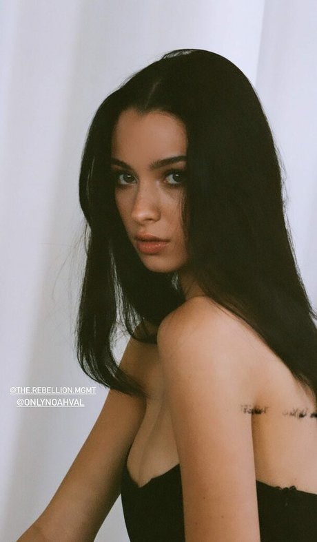 Mishka Chantal Silva star top pics