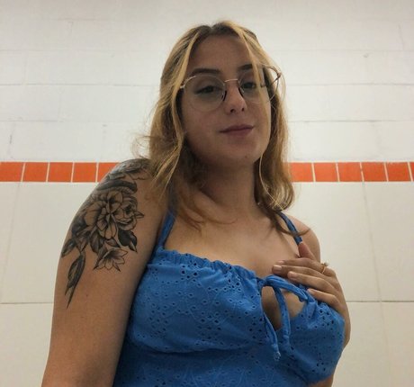 Lary Nascimento star free pictures