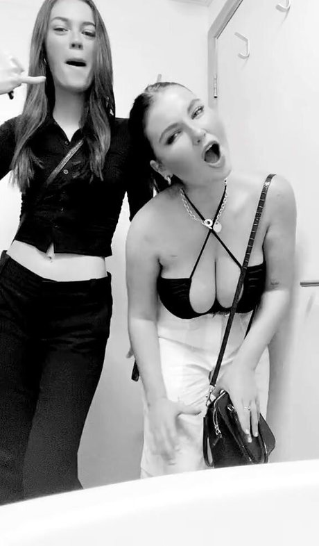 Chloe Bailey pornstar hd photo