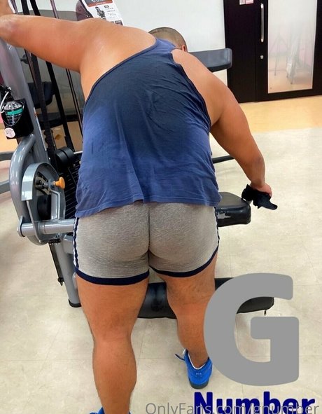 gnumber naked model pic