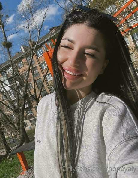 honney aly model high quality photo