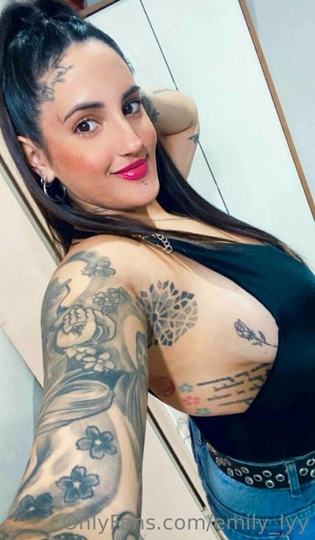 emily lyy naked star galleries