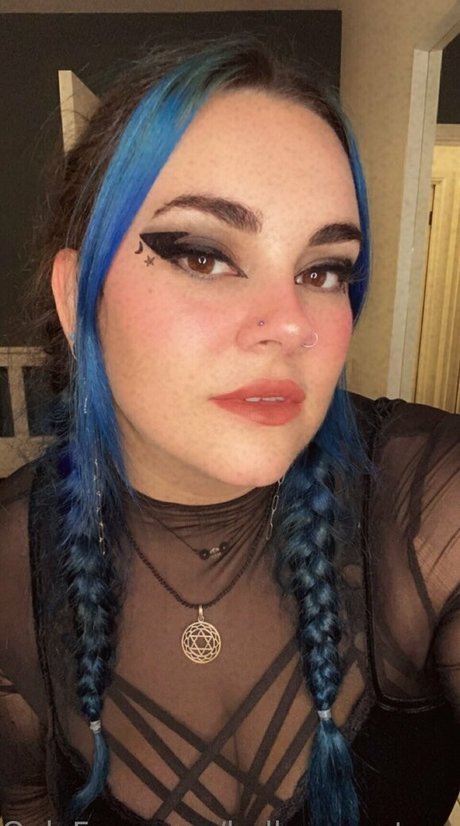 bella monstera exclusive star photos