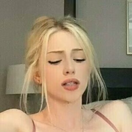 emilytaylorx erotic pornstar image