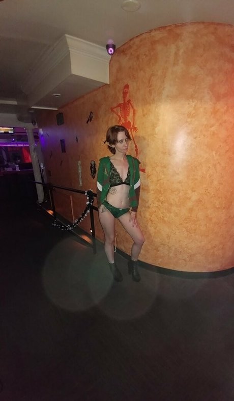 pixiefyre model nude picture