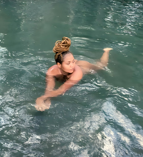 Gaby Amarantos model sexy picture