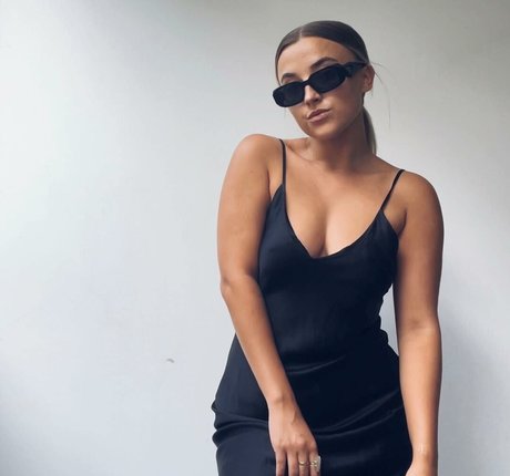 Lavender Baj sexy pornstar img