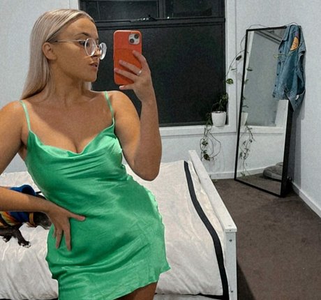 Lavender Baj model pretty picture