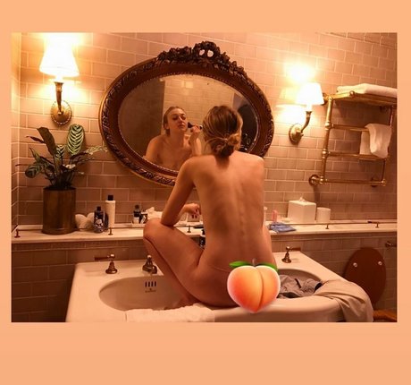 Dakota Fanning adult actress gallery