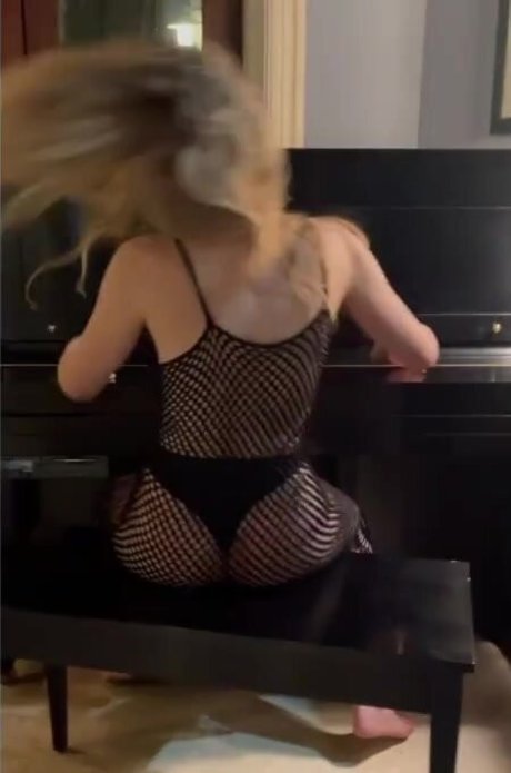 Dakota Fanning star naked pic