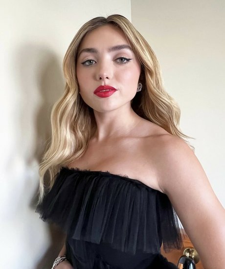 Peyton List star adult picture