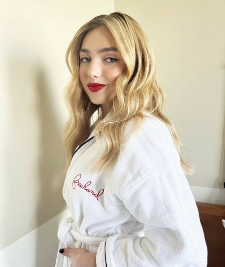 Peyton List pornstar hot img