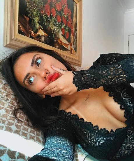 Vitoria Marcilio model pictures