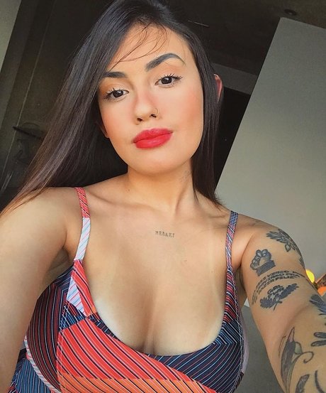 Vitoria Marcilio model sex photos