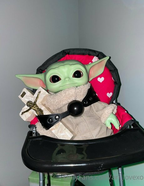 ari lovexo free actress pics