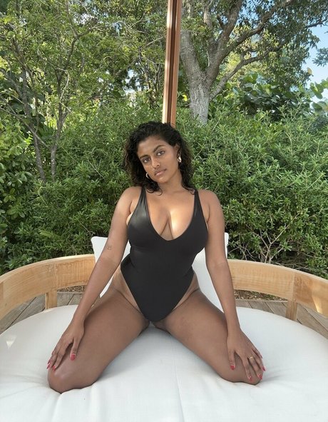 Yamini Nambimadom star erotic picture