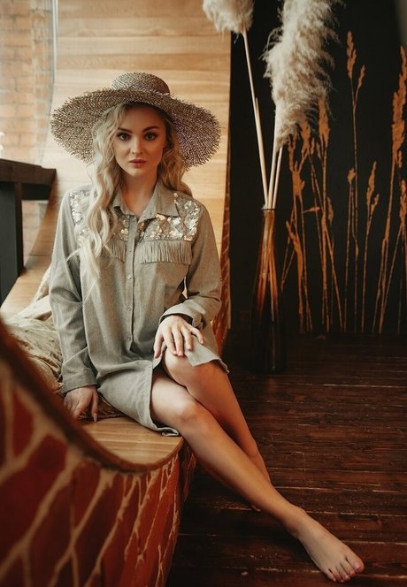 Sophie Katssby pretty actress gallery