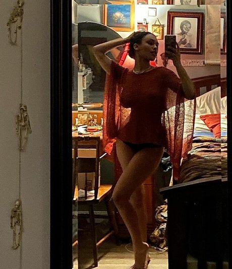 Aaliyeezy star exclusive galleries