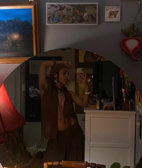 Aaliyeezy model best photo