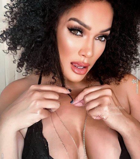Nia Jax nice actress img