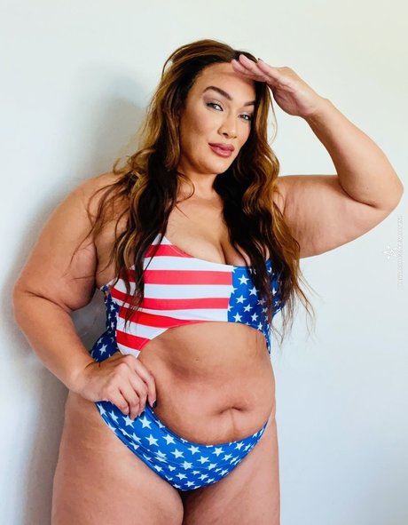 Nia Jax star nice images