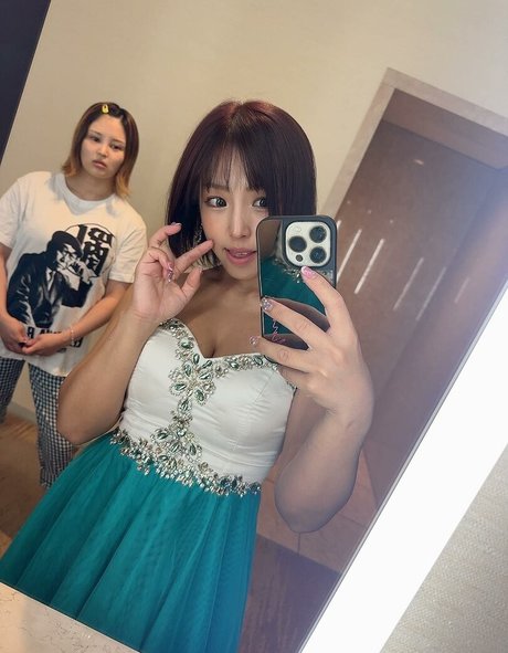 Mina Shirakawa star erotic photos