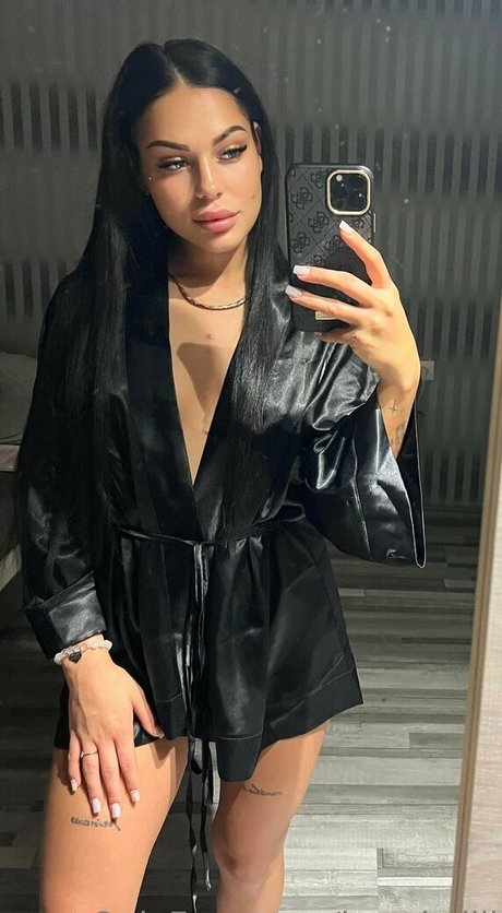 Buczku Lili model erotic img