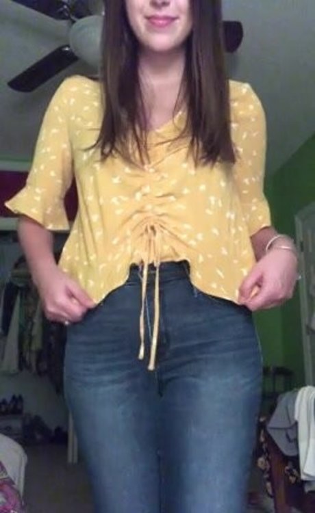 littlebitdramatic model naked pic