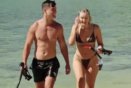 Sam Moitzi model hot photos