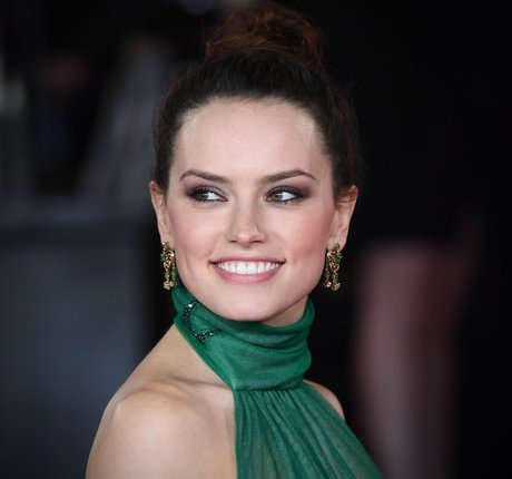 Daisy Ridley model hot images