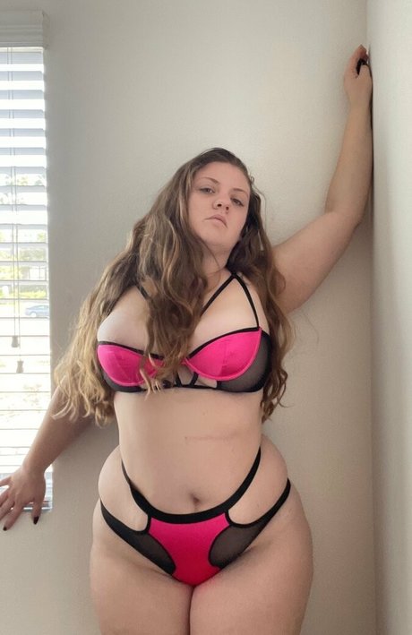 seenala pornographic star pic