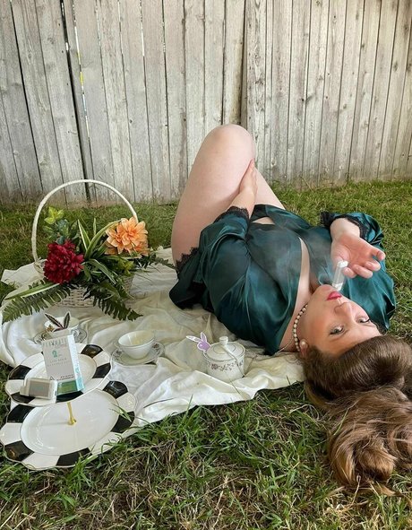 seenala star hot galleries