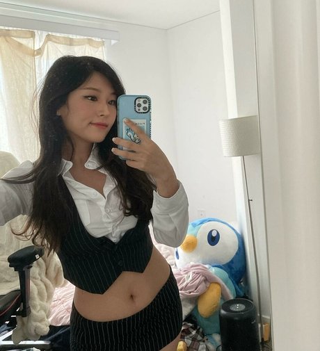 Aikuros star hot images