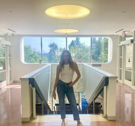 Vanessa Angel model free img