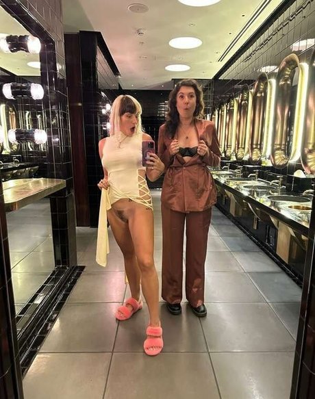 Reed Amber model nude galleries